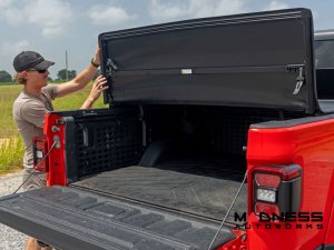 Jeep Gladiator JT Bed Cover - Tri-Fold - Rough Country - Soft